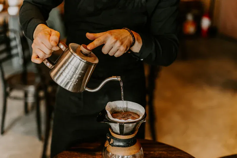 Hướng dẫn từng bước pha cà phê Pour Over hoàn hảo